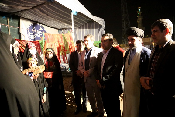 بازدید شهردار و رئیس شورای اسلامی شهر صدرا از نمایشگاه یادواره شهدا در هفته دفاع مقدس